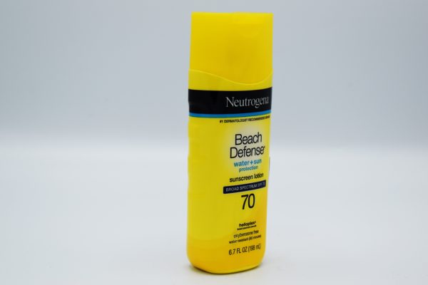 NEUTROGENA BEACH DEFENCE  WATER+SUN  PROTECTION SUNSCREEN SPF 70 198ML